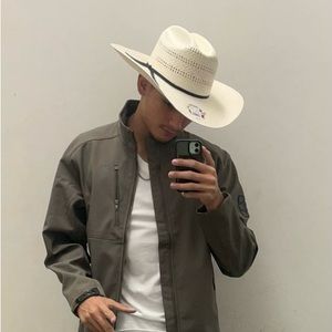 Meet your Posher, Johnathan